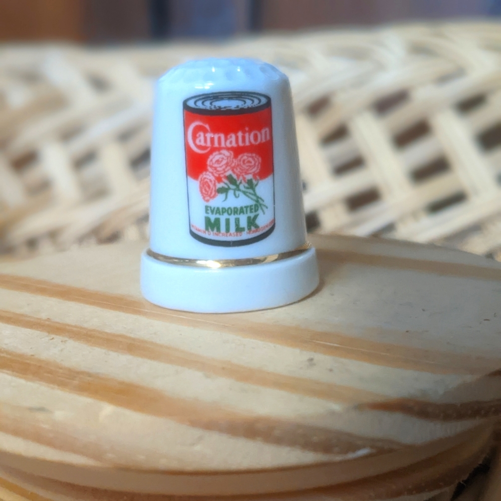 Vintage Collector's "Carnation" Thimble